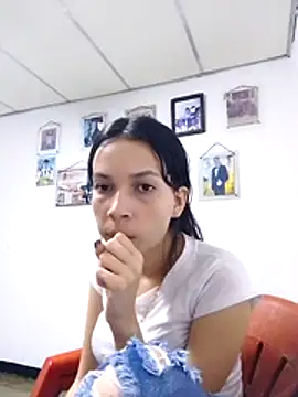 Snapshot of BiancaRoyale chatting on June 3, 8:04 am BiancaRoyale online show from June 3, 8:04 am