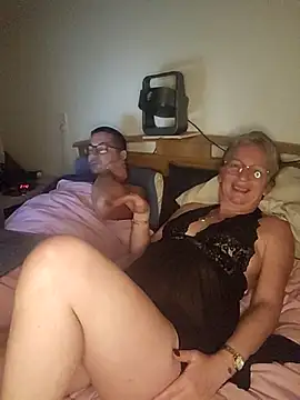 lescoquinsdu40 online show from March 18, 8:43 pm