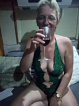 lescoquinsdu40 online show from April 9, 8:04 pm