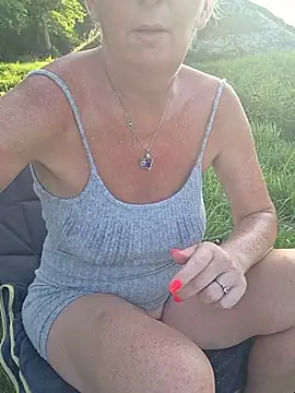 Snapshot of lescoquinsdu40 chatting on June 24, 5:44 pm lescoquinsdu40 online show from June 24, 5:44 pm