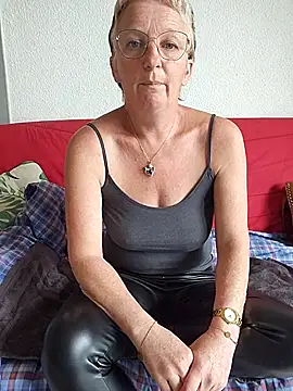 lescoquinsdu40 online show from April 2, 12:23 pm