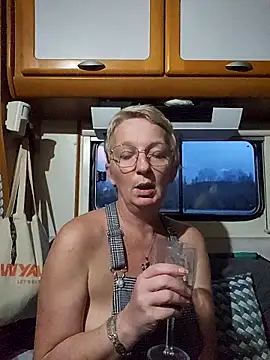 lescoquinsdu40 online show from March 13, 6:24 pm