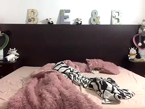 mommy-Milf online show from March 25, 2:05 pm