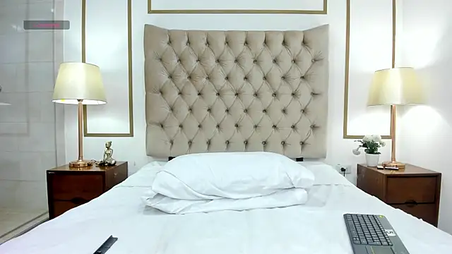 Isabella HartX online show from April 18, 11:01 am