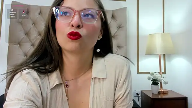 Isabella HartX online show from March 25, 12:15 pm