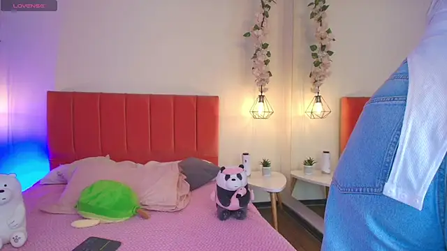 Caandace online show from March 27, 8:43 pm