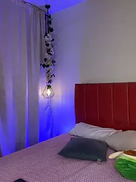 Caandace online show from April 1, 7:33 pm