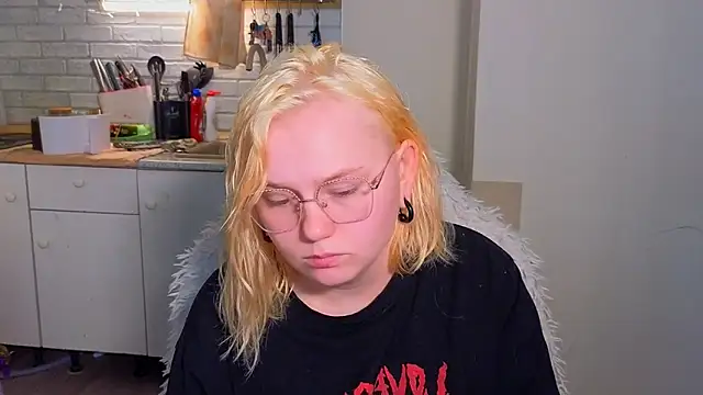 soft focus online show from June 13, 4:54 am