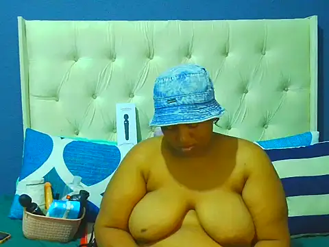 Snapshot of Cuddle_Zee chatting on March 1, 9:37 pm Cuddle Zee online show from March 1, 9:37 pm