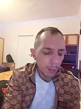 Hugo1993 online show from April 2, 9:16 am