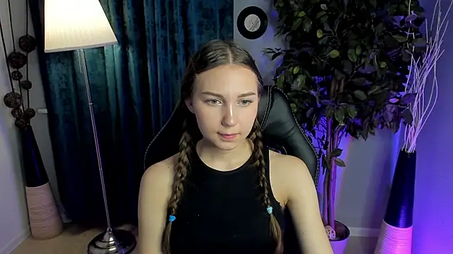 OliviaLang online show from March 10, 11:58 am