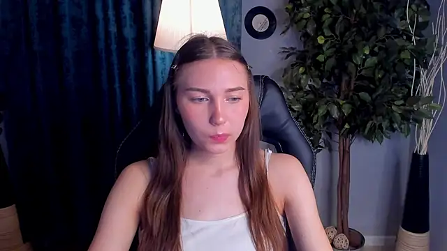 OliviaLang online show from April 3, 11:27 am
