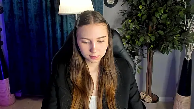 OliviaLang online show from March 27, 11:33 am