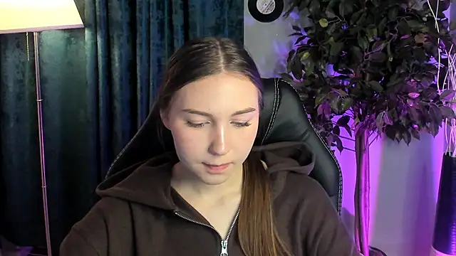 OliviaLang online show from March 19, 12:49 pm