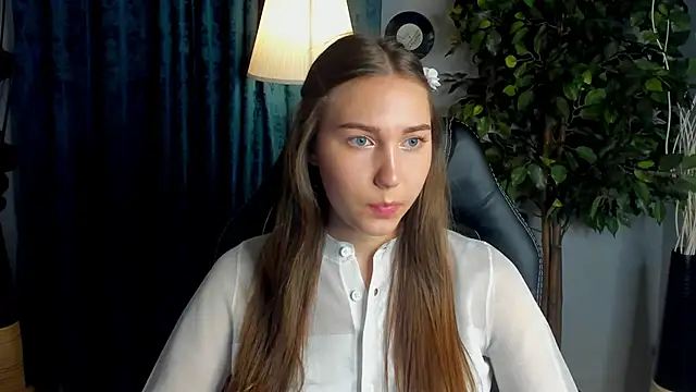 OliviaLang online show from March 31, 1:57 pm