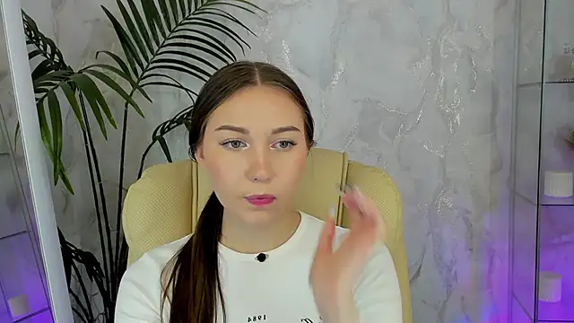 OliviaLang online show from March 4, 11:07 am