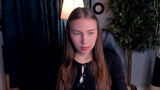OliviaLang online show from April 2, 11:39 am