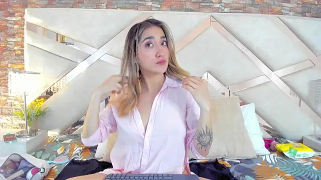 Snapshot of lucy_davies chatting on May 31, 11:49 am lucy davies online show from May 31, 11:49 am