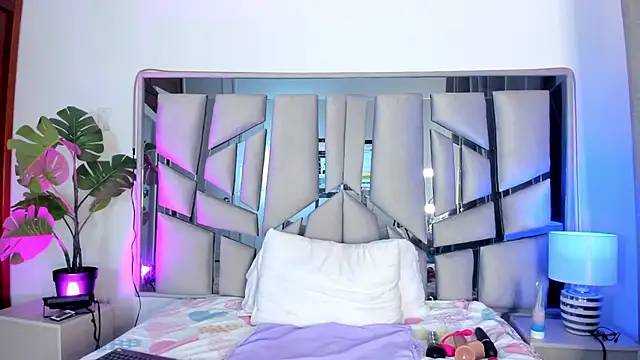 lucy davies online show from March 2, 5:08 am