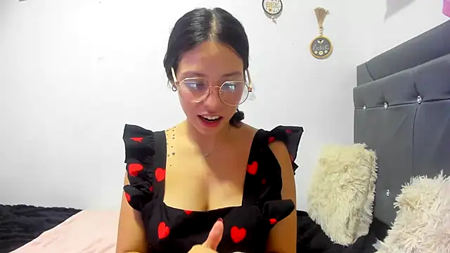 Snapshot of Miranda-cambell chatting on July 14, 11:33 pm Miranda-cambell online show from July 14, 11:33 pm