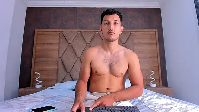 MaxiStanford online show from April 2, 7:42 pm