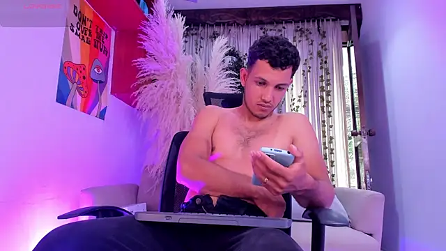 MaxiStanford online show from May 31, 8:42 pm