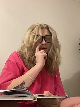 imkhloe online show from March 9, 12:14 am