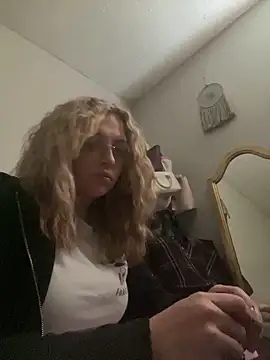 imkhloe online show from March 16, 5:48 pm