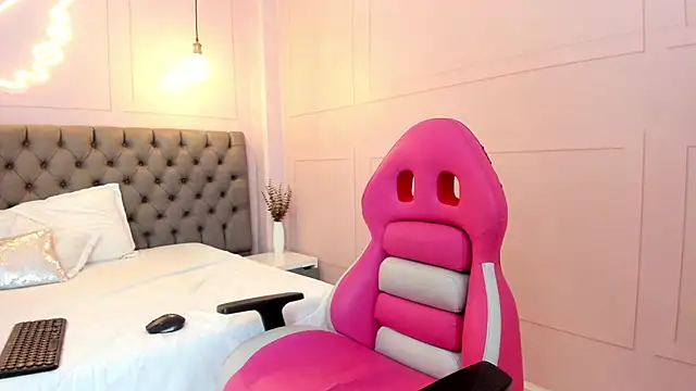 ariana pocahontas online show from April 9, 5:09 am