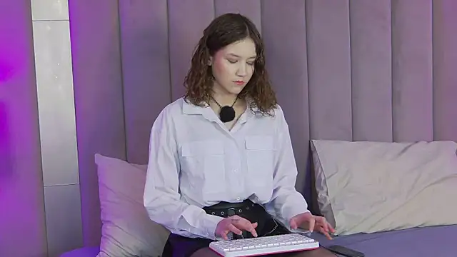 AriaAlves online show from April 9, 5:30 pm