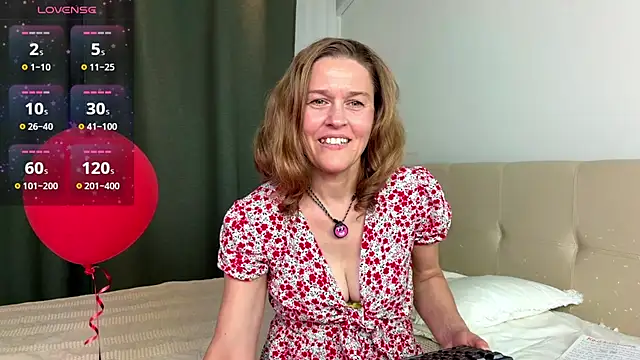 Snapshot of Lizacams chatting on June 29, 4:39 pm Lizacams online show from June 29, 4:39 pm