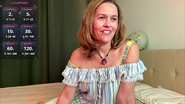 Snapshot of Lizacams chatting on July 8, 5:13 pm Lizacams online show from July 8, 5:13 pm