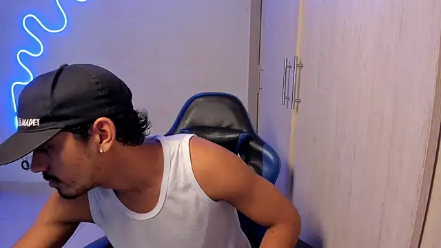 jossi12345j online show from April 14, 5:01 am