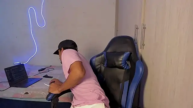 jossi12345j online show from March 21, 6:01 pm