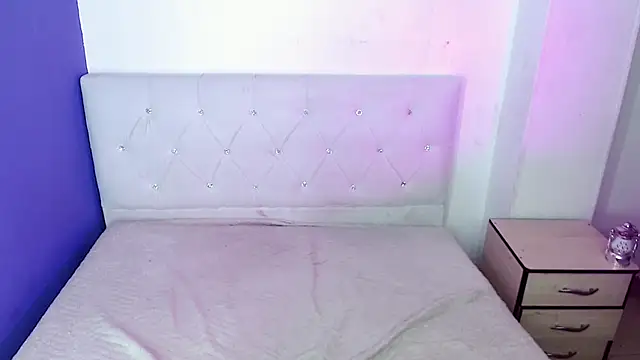 isadoraqueeen online show from March 25, 3:50 am