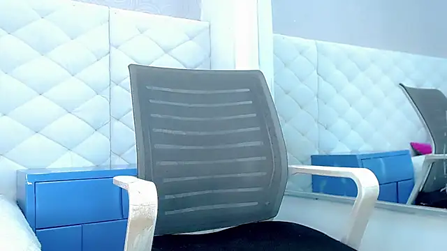 catriona queen16 online show from April 4, 7:37 am