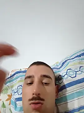 Snapshot of straightdude99 chatting on March 1, 5:40 am straightdude99 online show from March 1, 5:40 am