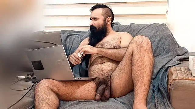 Snapshot of Barba_Negra_Fumador chatting on June 9, 10:00 pm Barba Negra Fumador online show from June 9, 10:00 pm