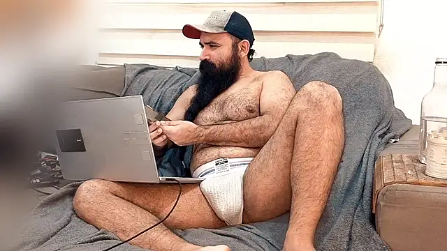 Snapshot of Barba_Negra_Fumador chatting on June 30, 5:35 pm Barba Negra Fumador online show from June 30, 5:35 pm