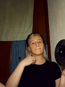 Snapshot of Glowing_Jessica chatting on March 1, 1:11 pm Glowing Jessica online show from March 1, 1:11 pm