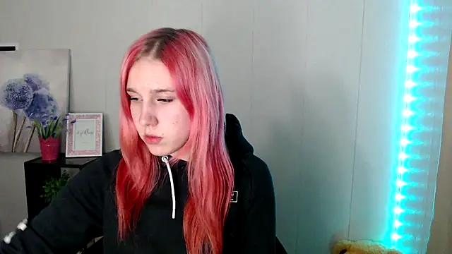 Scarlett lil online show from April 10, 9:27 am