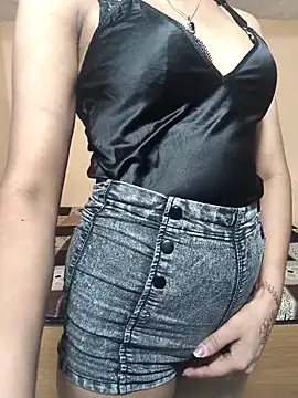 Glow Queen online show from April 15, 6:12 pm