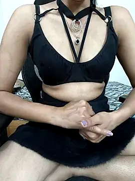 Glow Queen online show from April 22, 7:53 pm