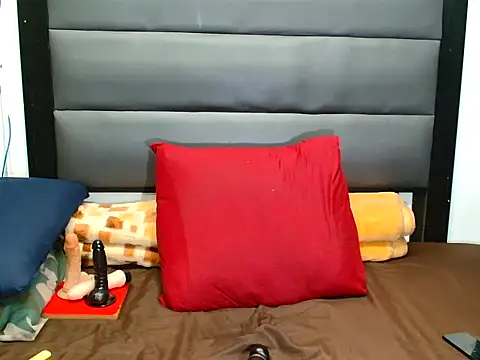 SpicyKittyxxx online show from March 21, 8:30 am