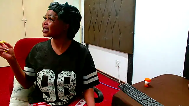 SpicyKittyxxx online show from March 15, 12:01 pm