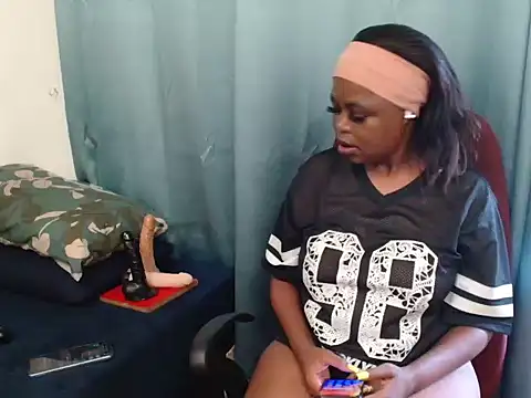 SpicyKittyxxx online show from March 2, 12:01 pm