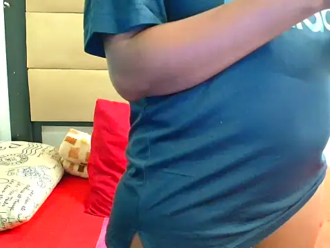 SpicyKittyxxx online show from April 16, 6:52 pm