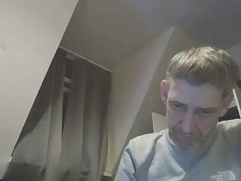 DOUBLETROUBLE7773 online show from March 25, 12:11 am