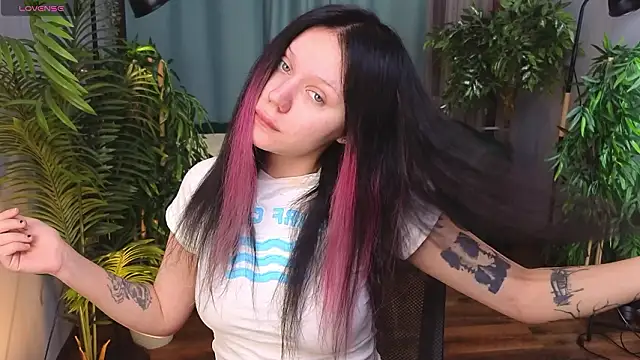 kittenlolla online show from March 25, 5:40 am