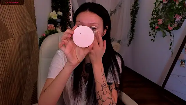 kittenlolla online show from March 11, 2:22 pm